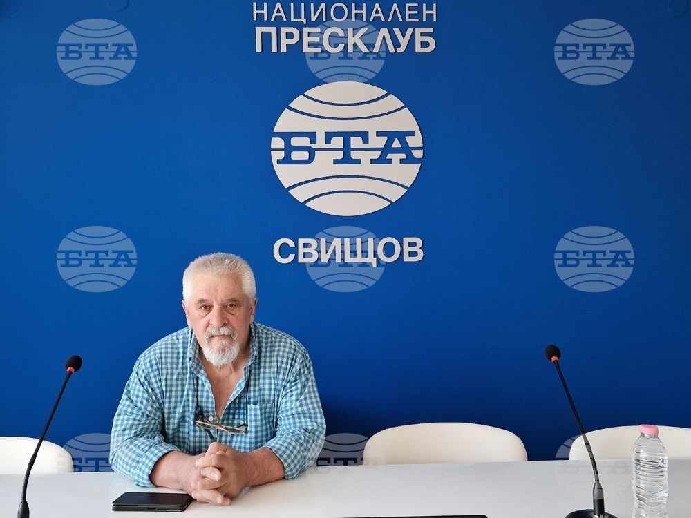 Жаждата за свобода свързва Христо Явашев и Жан-Клод, каза художникът Камен Крумов в Свищов