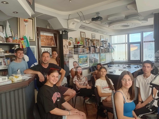 High School Students from Bosilegrad Join Launch Event for LIK Issue Dedicated to Christo and Jeanne-Claude