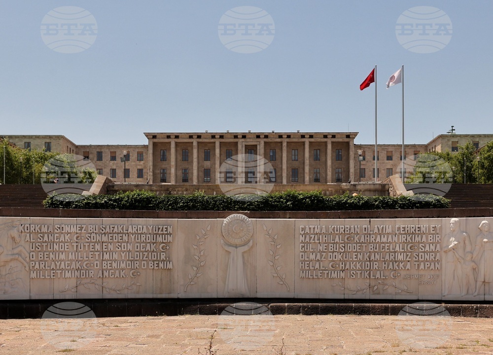 Over 100 Turkish MPs, Parliament Staff Seek Medical Help with Suspected Food Poisoning Symptoms