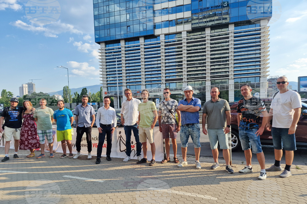 Движение „Родители за споделено детство“ - протест