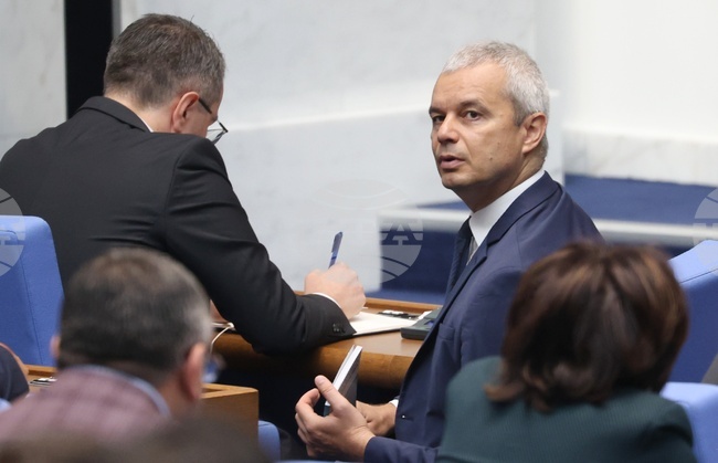 От "Възраждане" внесоха вот на недоверие заради провал на правителството във фискалната политика и еврозоната