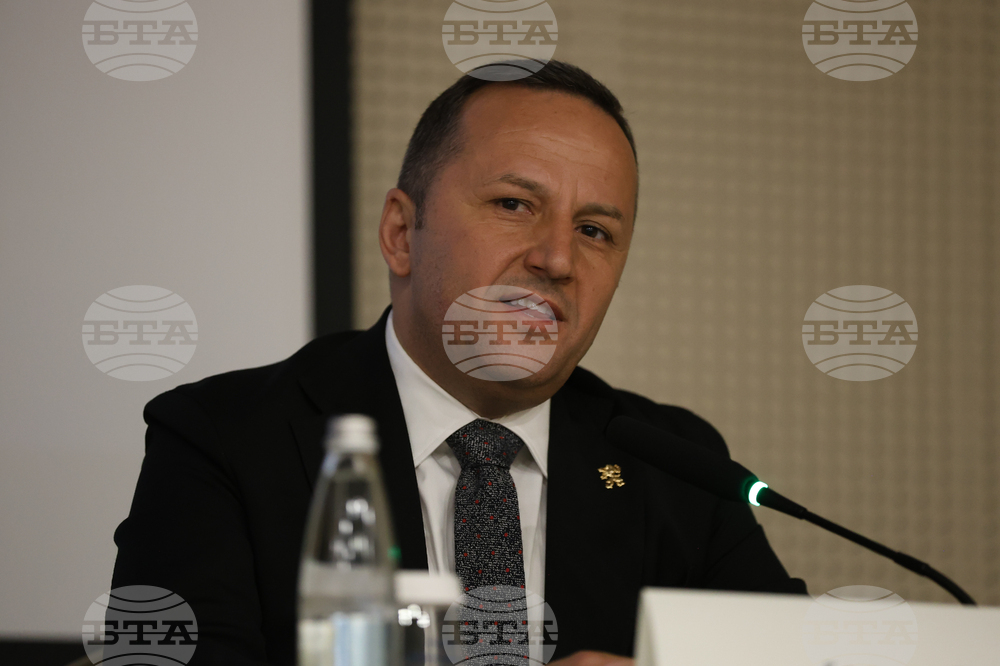 Присъединяването на България към еврозоната ще я направи по-привлекателна за туристите, каза областният управител на Благоевград на форум в Разлог