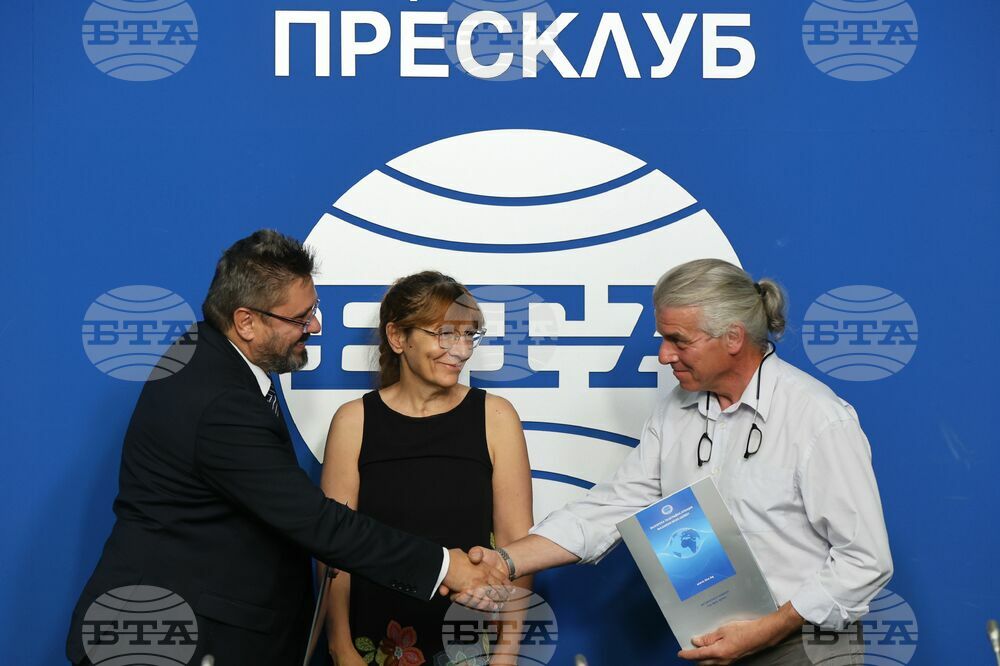 Национален пресклуб на БТА - договор - подписване