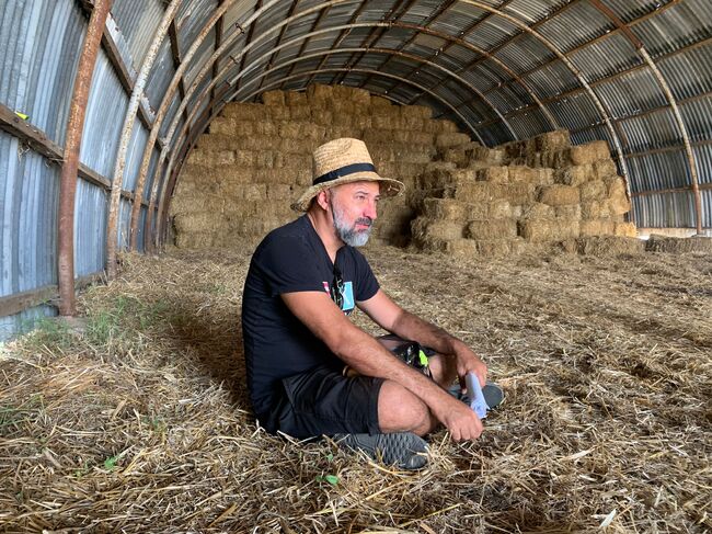 Зад униформите се крият истински хора, казва режисьорът Драгомир Шолев