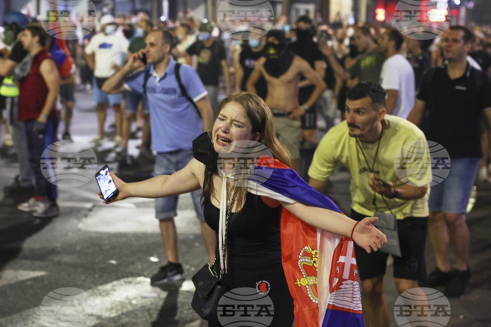 Нови протести и блокади в Сърбия, хората скандират: "Арестувайте Вучич!"