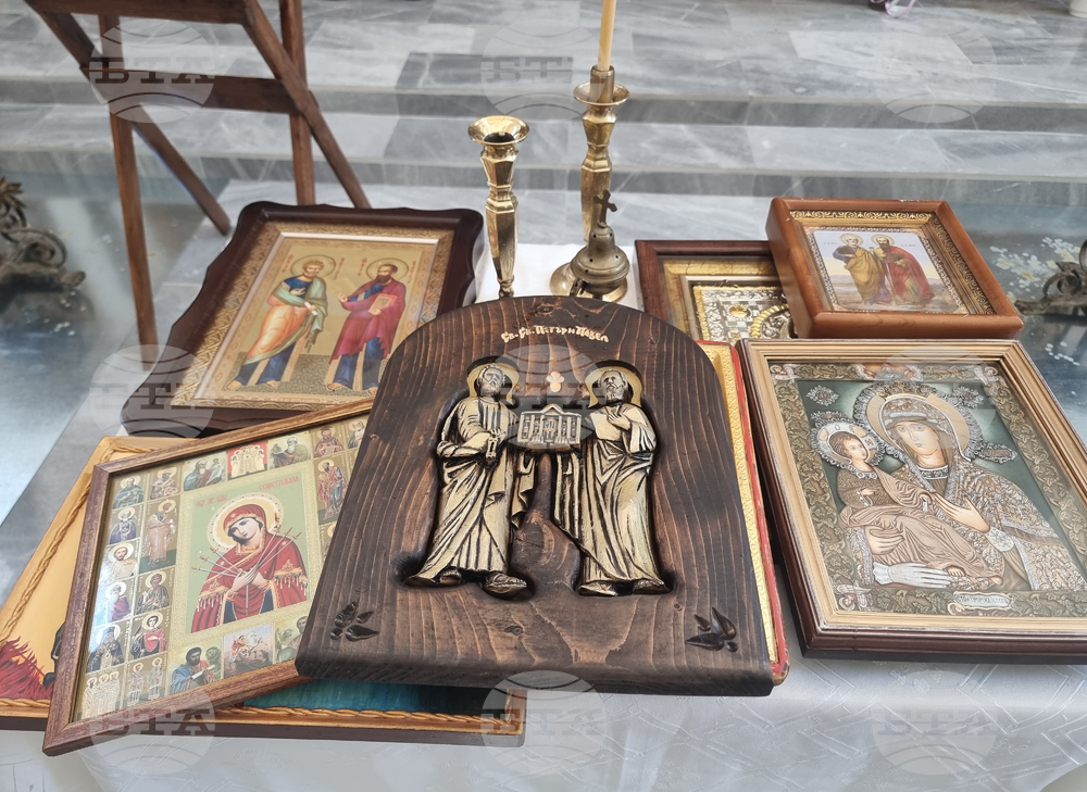 Житията на светите апостоли Петър и Павел бяха припомнени на миряните по време на църковните служби