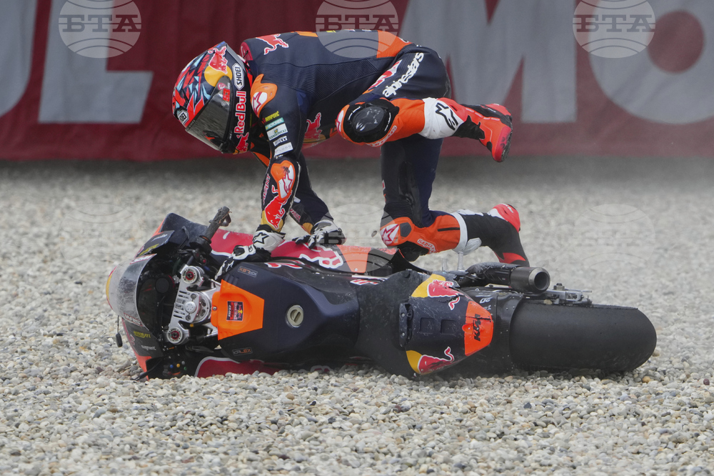 Турчинът Дениз Йончю спечели Гран при на Германия в Moto2, състезанието бе прекратено с червен флаг пет обиколки преди края