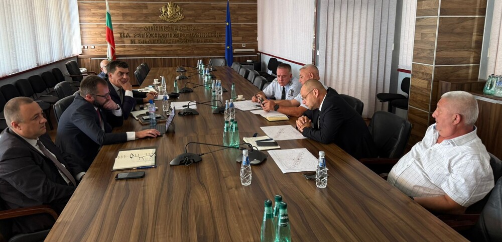 Министерство на регионалното развитие и благоустройството: Нови мерки за движението в Кресна за летния сезон