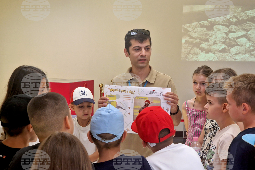 „Лято в музея“ в Разград събира деца на пътешествие назад във времето