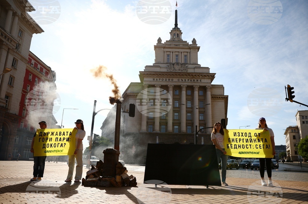 Demonstration of Greenpeace Bulgaria in Downtown Sofia Calls on State to Deal with Energy Poverty
