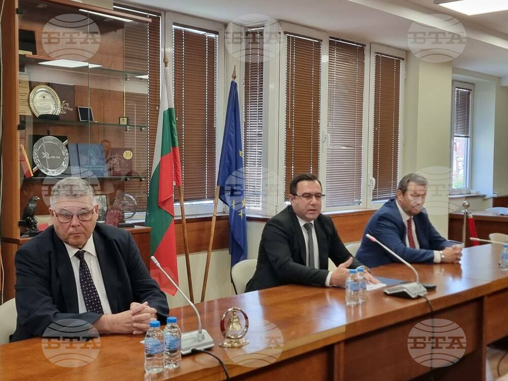 От днес токът за бита поскъпва средно с 2,58 процента. Средното увеличение на цената на парното и топлата вода е с 4,54 процента, реши КЕВР