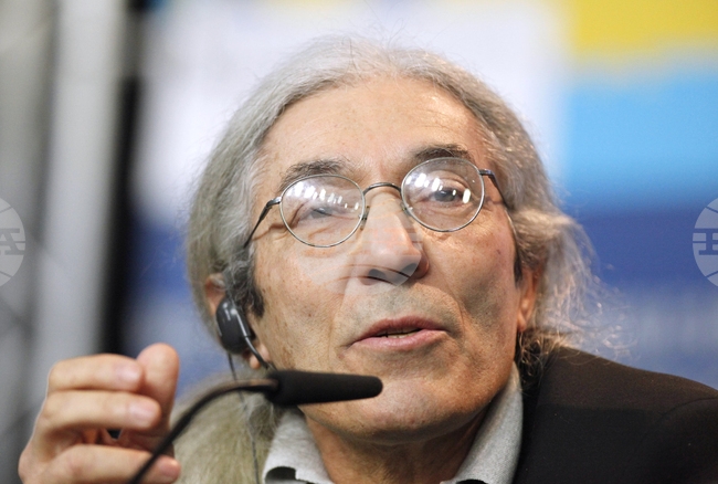 Алжирски съд потвърди присъдата от пет години затвор за писателя Буалем Сансал