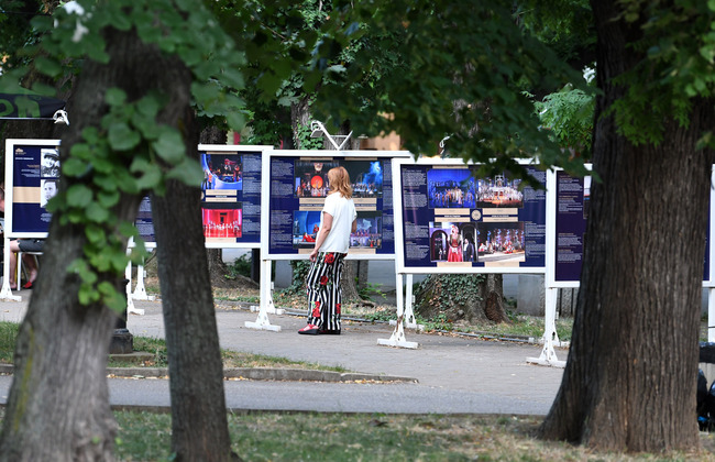 Фотодокументална изложба „100 години в 100 кадъра“ изпъстри градската градина в Стара Загора