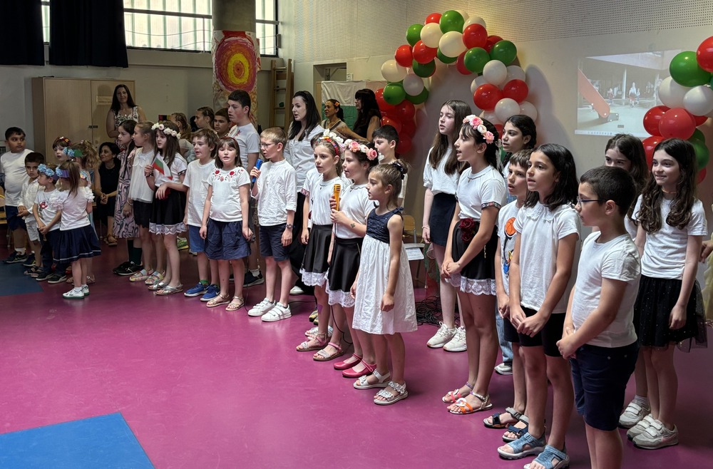 С концерт и награждаване на лауреатите от конкурса "Вълшебното перо" училище „Иван Вазов“ в Париж отбеляза края на учебната година