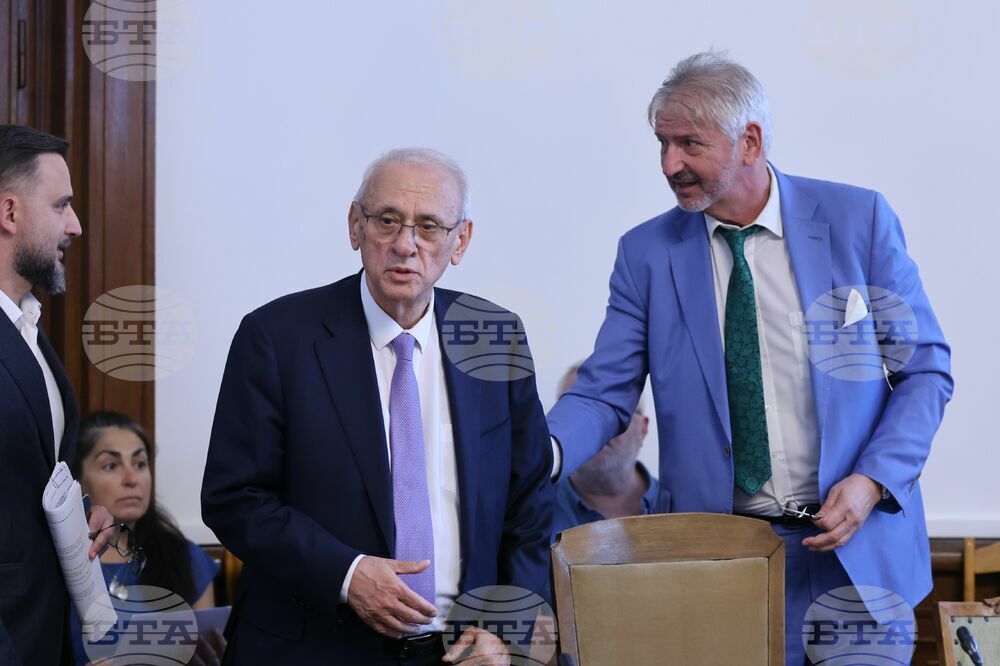 Парламент - кръгла маса - млади лекари - заплащане