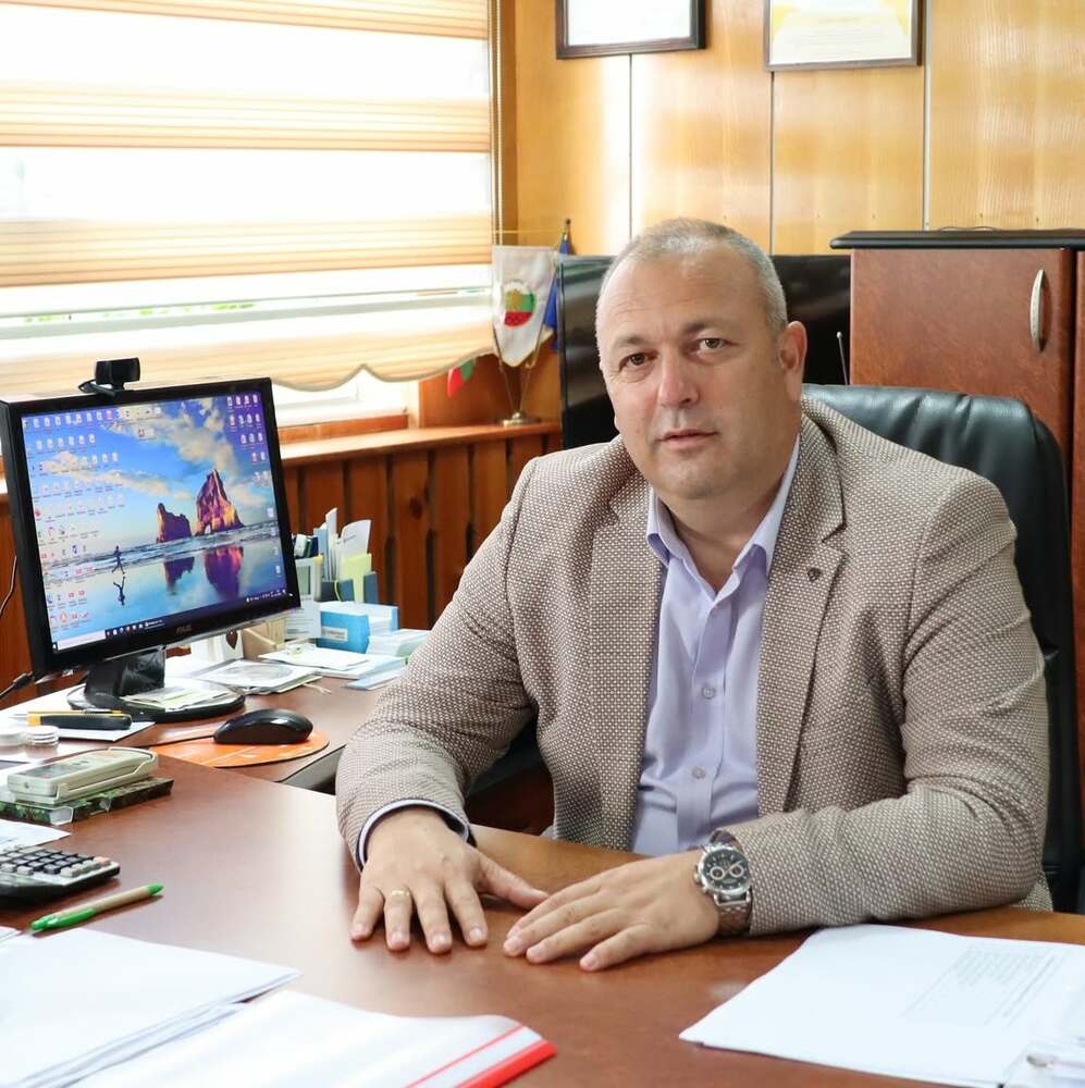 Кметът на Ардино Изет Шабан подписа договор с МРРБ за реконструкция и модернизация на зрителната зала в читалище „Родопска искра“