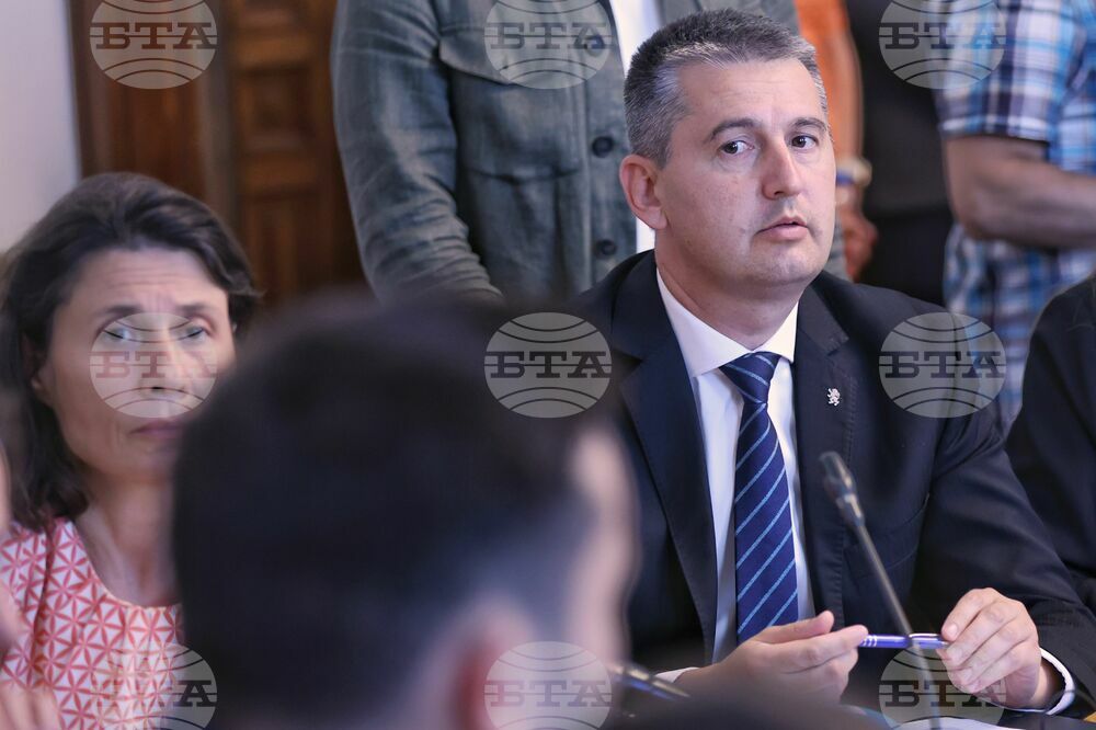 Парламент - кръгла маса - млади лекари - заплащане