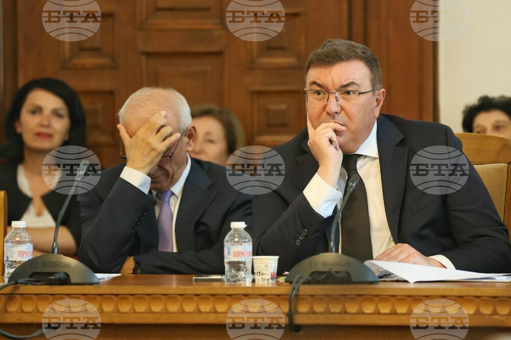 Парламент - кръгла маса - млади лекари - заплащане