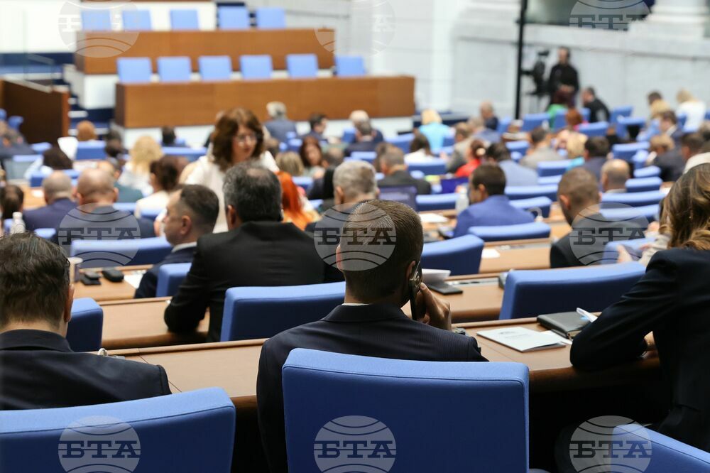Депутатите гласуват по третия вот на недоверие към кабинета "Желязков" в 13:10 часа