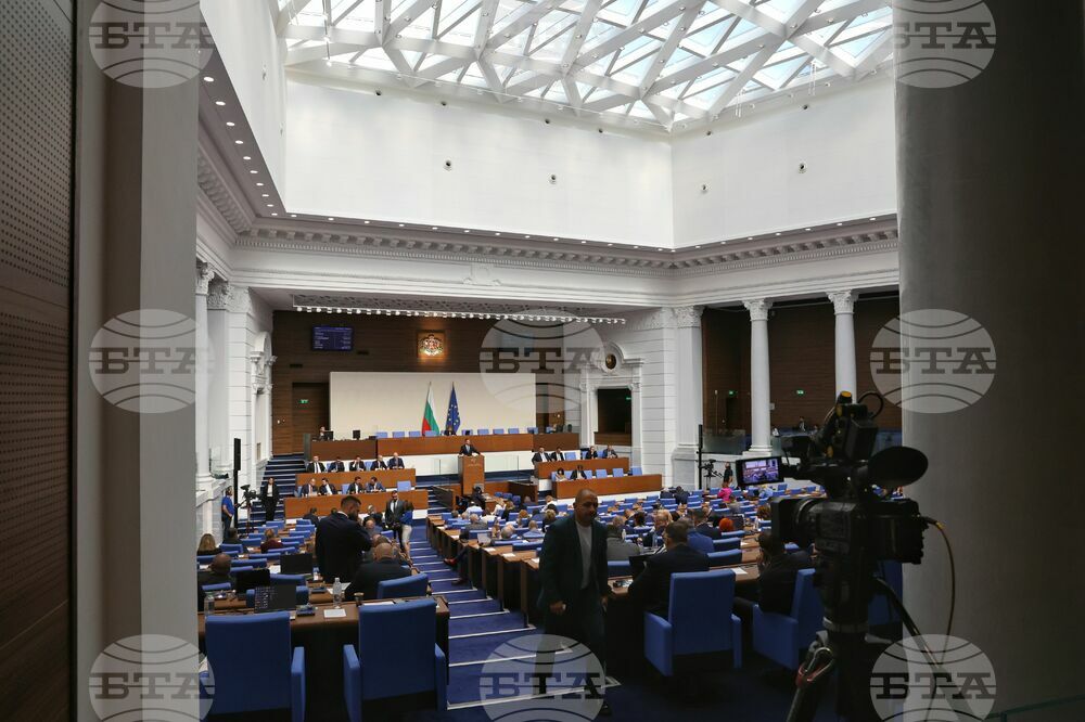 Parliament Starts Debating No-Confidence Motion against Zhelyazkov Cabinet