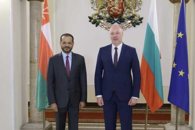 Премиерът Желязков благодари на външния министър на Оман за помощта при освобождаването на българските моряци от кораба Galaxy Leader