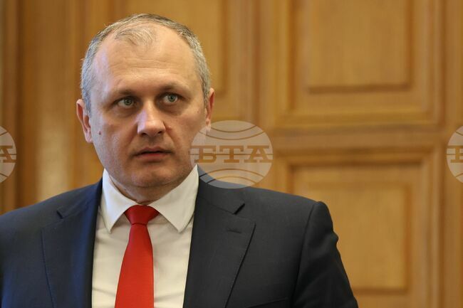 За безвъзмездна помощ за повишаване на киберсигурността ще могат да кандидатстват микро, малки и средни предприятия, каза министър Валентин Мундров