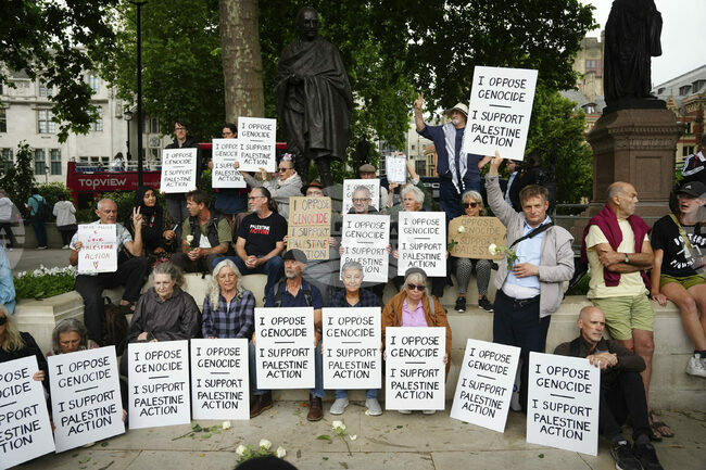 Четиридесет и шест души бяха арестувани на протест в Лондон в подкрепа на забранена от британското правителство пропалестинска организация