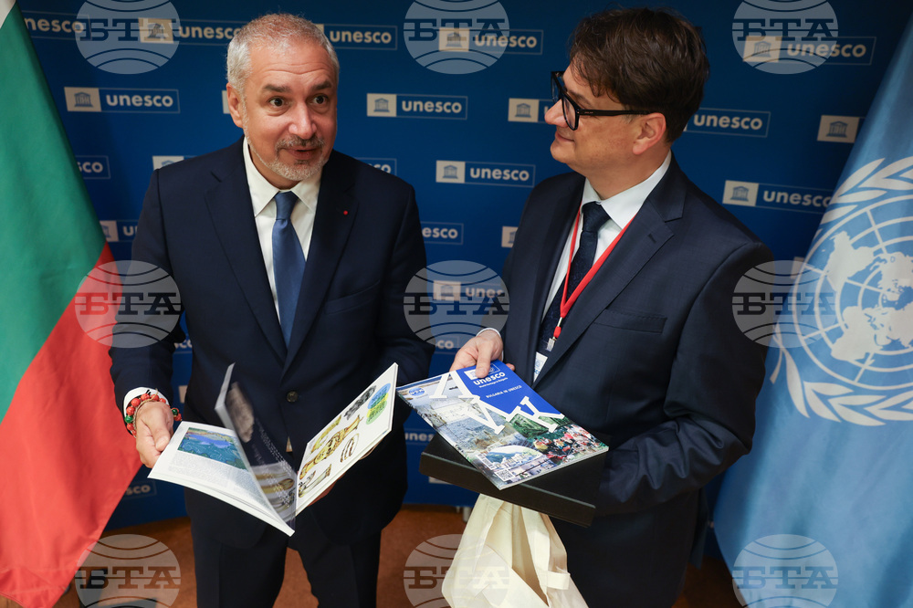 Bulgarian Culture Minister Marian Bachev Presents UNESCO’s Ernesto Ottone with July Issue of LIK Magazine
