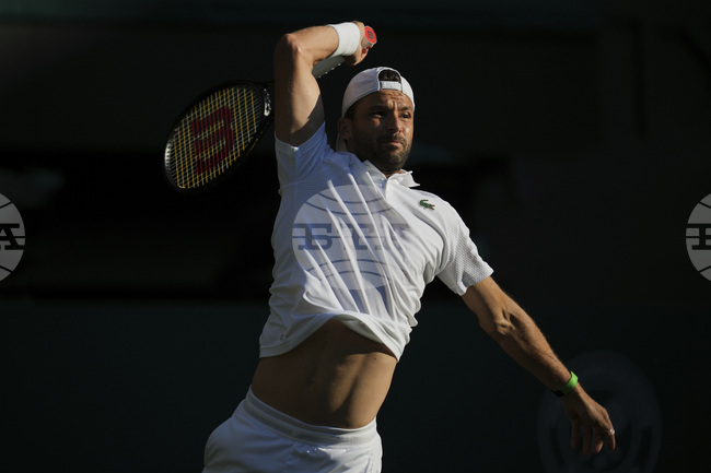 Григор Димитров се завърна с победа на корта след успех срещу французин в първия кръг на турнира от сериите Мастърс в Париж