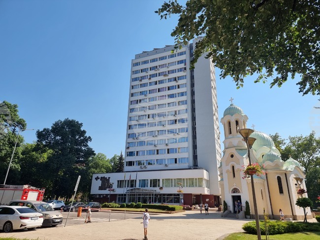 Община Перник ще придобие правото на собственост върху бившия „Дом на металурга“ в квартал „Изток“, реши Общинският съвет