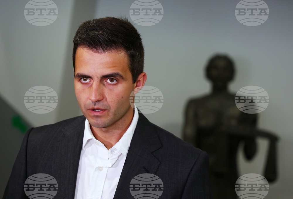 Прокуратурата настоява за окончателното задържане на тримата младежи за нападението на площад "Славейков"