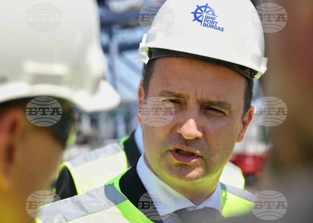 Energy Minister Outlines Progress of Vertical Gas Corridor Construction