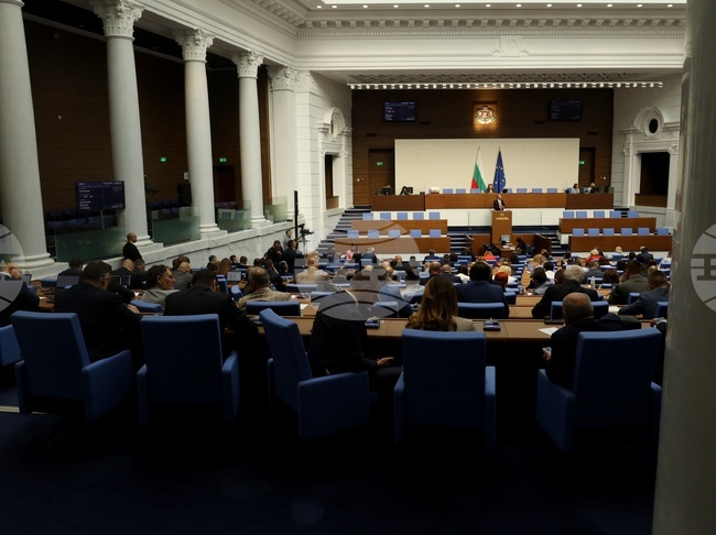 Parliament Approves First-Reading Amendments to Higher Education Act Aiming to Reduce University Fees