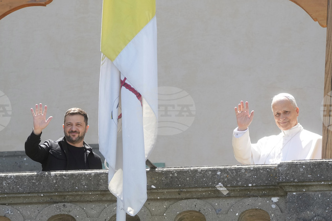 Папа Лъв XIV прие украинския президент Володимир Зеленски на аудиенция в резиденцията си в Кастел Гандолфо