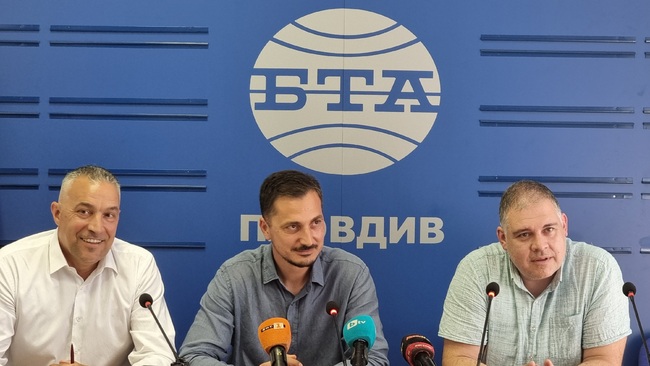 Пресконференция на Николай Гюров, Димитър Арнаудов и Илия Гатев по повод създаването на нова група в Общинския съвет на Пловдив