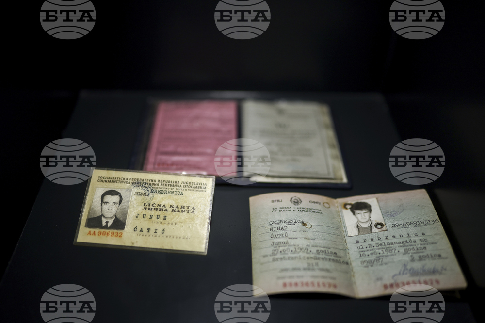 Изложба с лични вещи на жертви на геноцида в Сребреница бе представена в навечерието на 30-ата годишнина от трагичното събитие