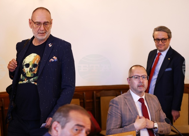 При девет партии в парламента, в предаването "Панорама" няма как всяка седмица да се канят всички от тях, каза Тома Биков от ГЕРБ-СДС