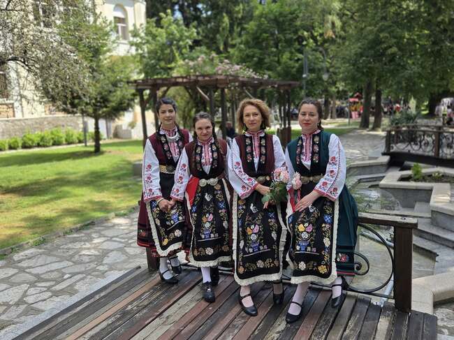 Танцьори от Българска група „Дилмана“ от Копенхаген взеха участие във Фестивала на традиционните хорà „На армане с тъпане“ в Разлог