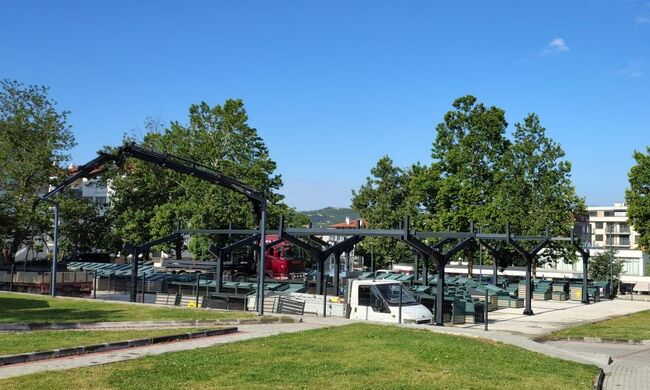 Започна изграждането на покривна конструкция на пазара в Момчилград