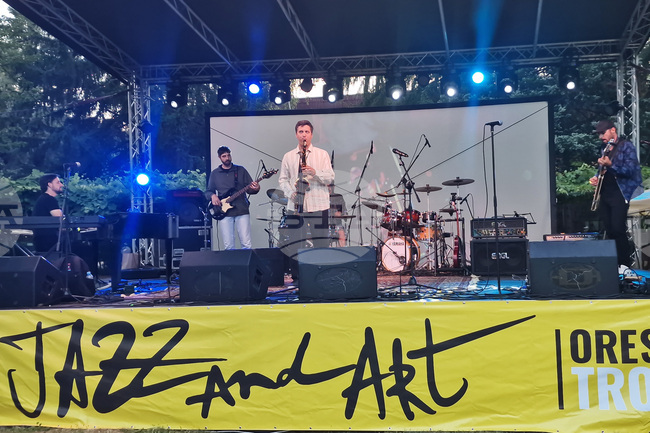 Jazz and Art Festival в село Орешак продължава с Камелия Тодорова, Стефан Вълдобрев и "Обичайните заподозрени"