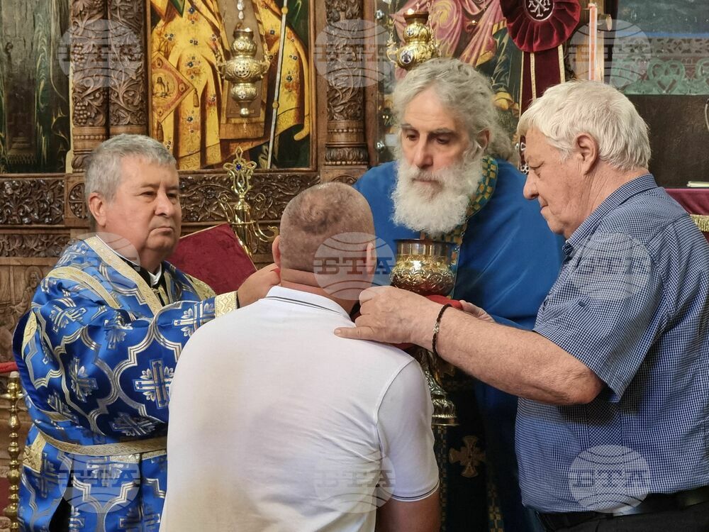 Ямбол - храм „Св. Николай Чудотворец” - литургия
