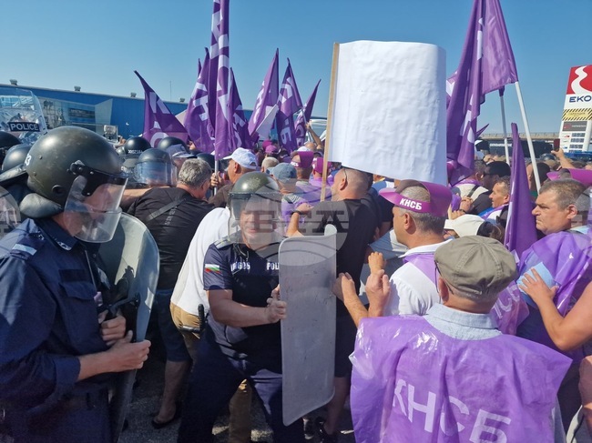 Вицепрезидентът на КНСБ Тодор Капитанов беше арестуван по време на протеста на служители в държавните горски и ловни стопанства на АМ "Тракия"