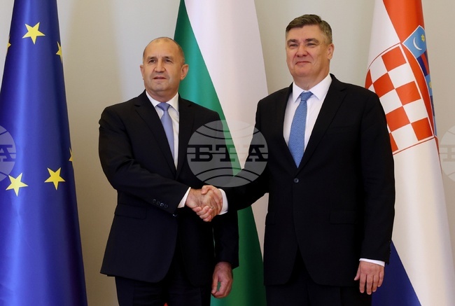 Президентът Румен Радев разговаря с хърватския си колега Зоран Миланович в първия ден от визитата си в страната