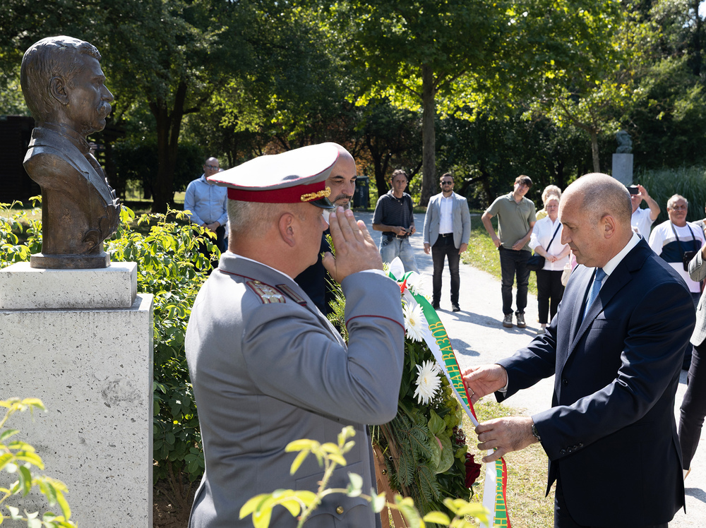 President Radev, Bulgarians in Croatia Pay Homage to Ivan Vazov at Monument to Writer in Zagreb