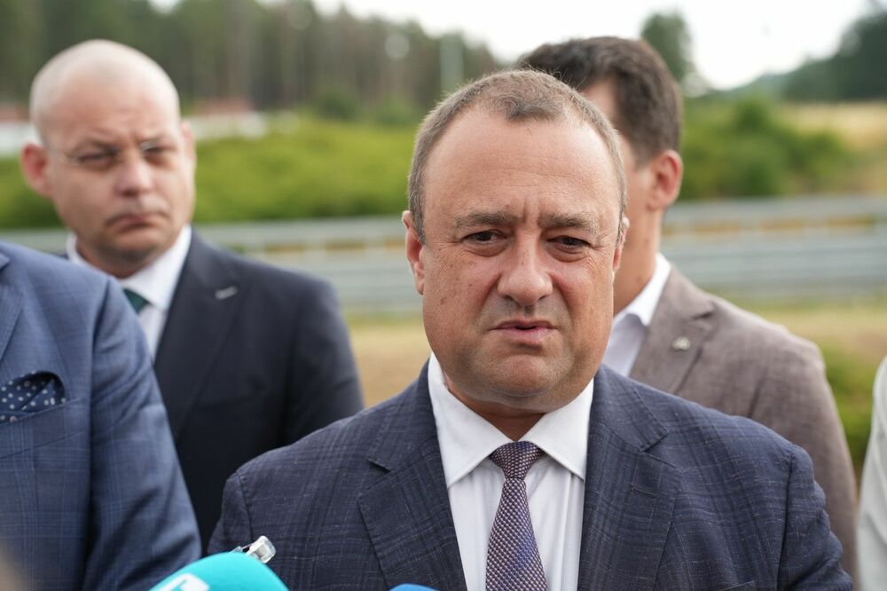 МРРБ: От четвъртък тол камерите следят за шофиране в аварийните ленти на магистралите, първите глоби ще се налагат в събота и неделя
