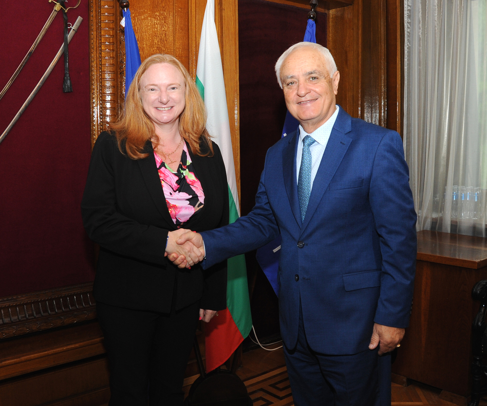 Defence Minister Confers with Australia's Athens-Based Ambassador to Bulgaria, Alison Duncan