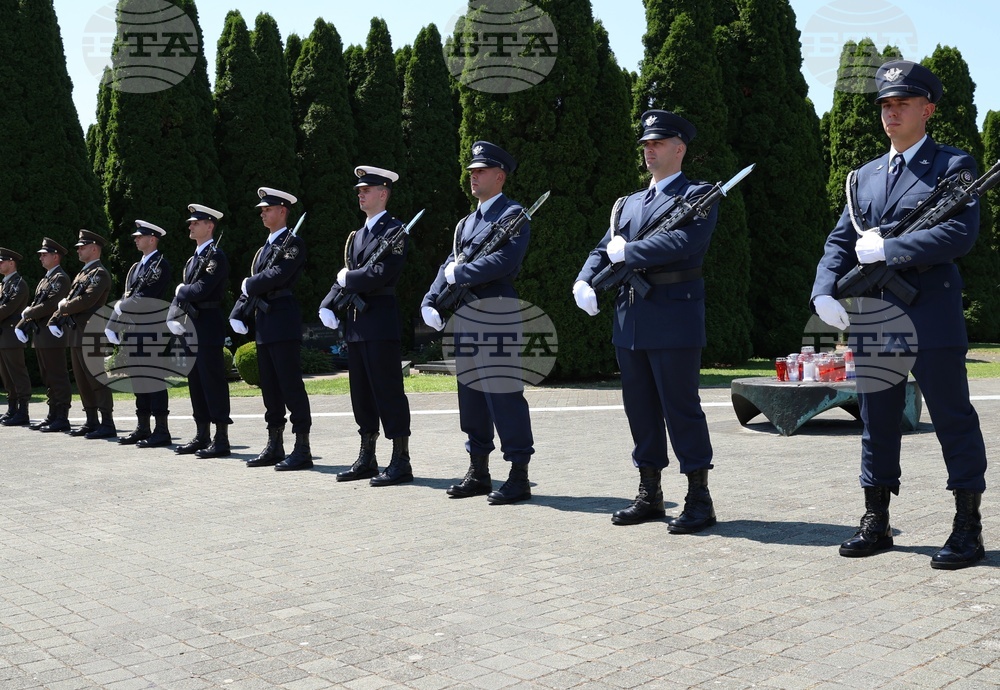 Хърватия - Румен Радев - Българско военно гробище - почит