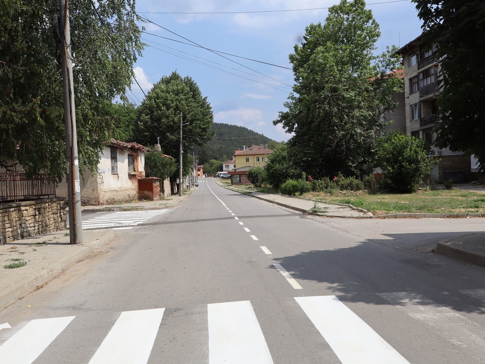 В Котел започна обновяване на пътната маркировка