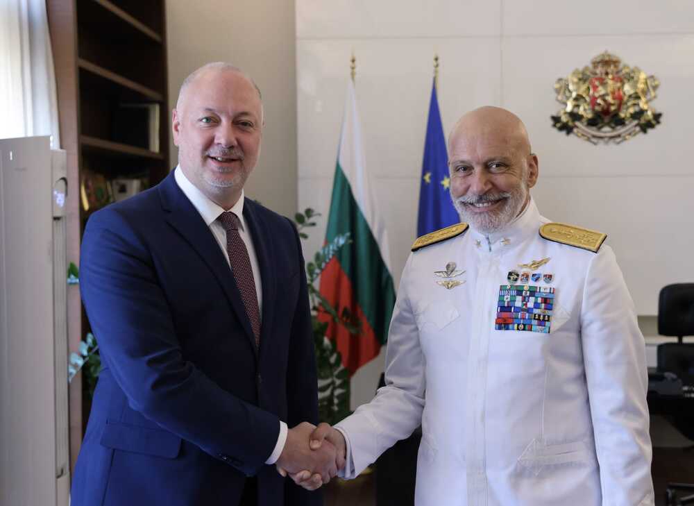 Bulgarian Leaders Pledge 5% Defence Spending and New Strategy in Talks with NATO Military Chief Dragone
