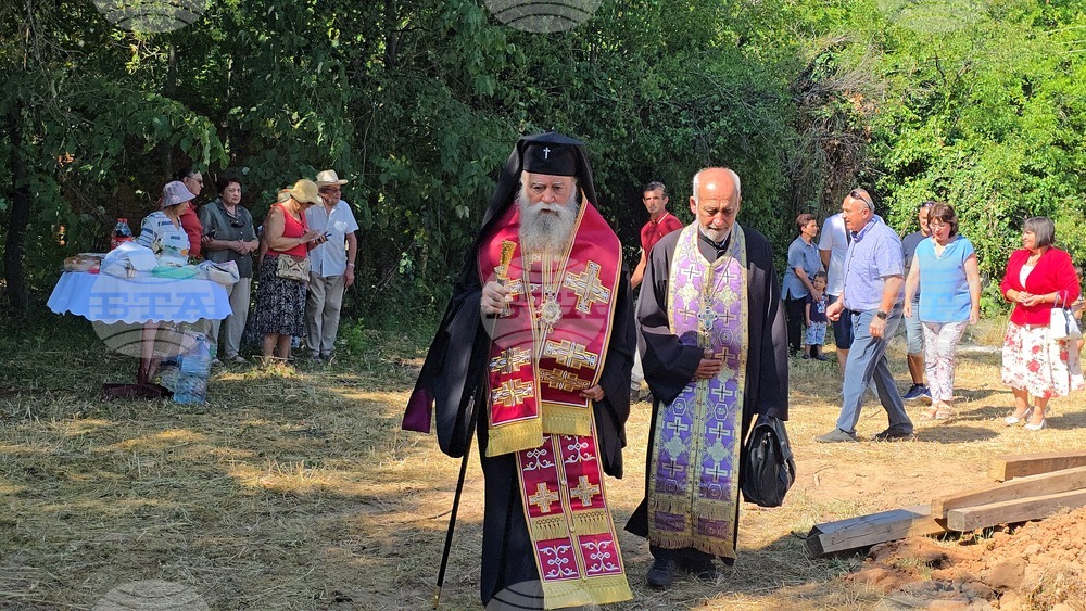 Село Малка Желязна - нов храм - митрополит Гавриил